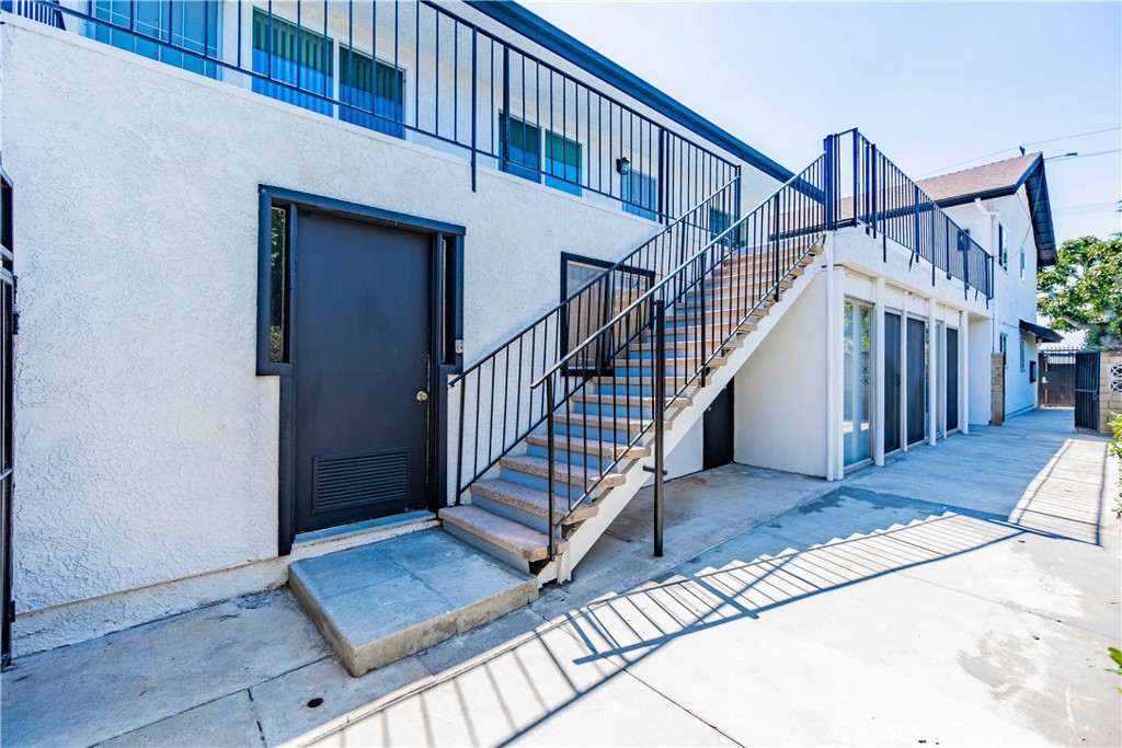1813 West Ball Road Anaheim, CA 92804 - Photo 30 of 36 a view of entryway