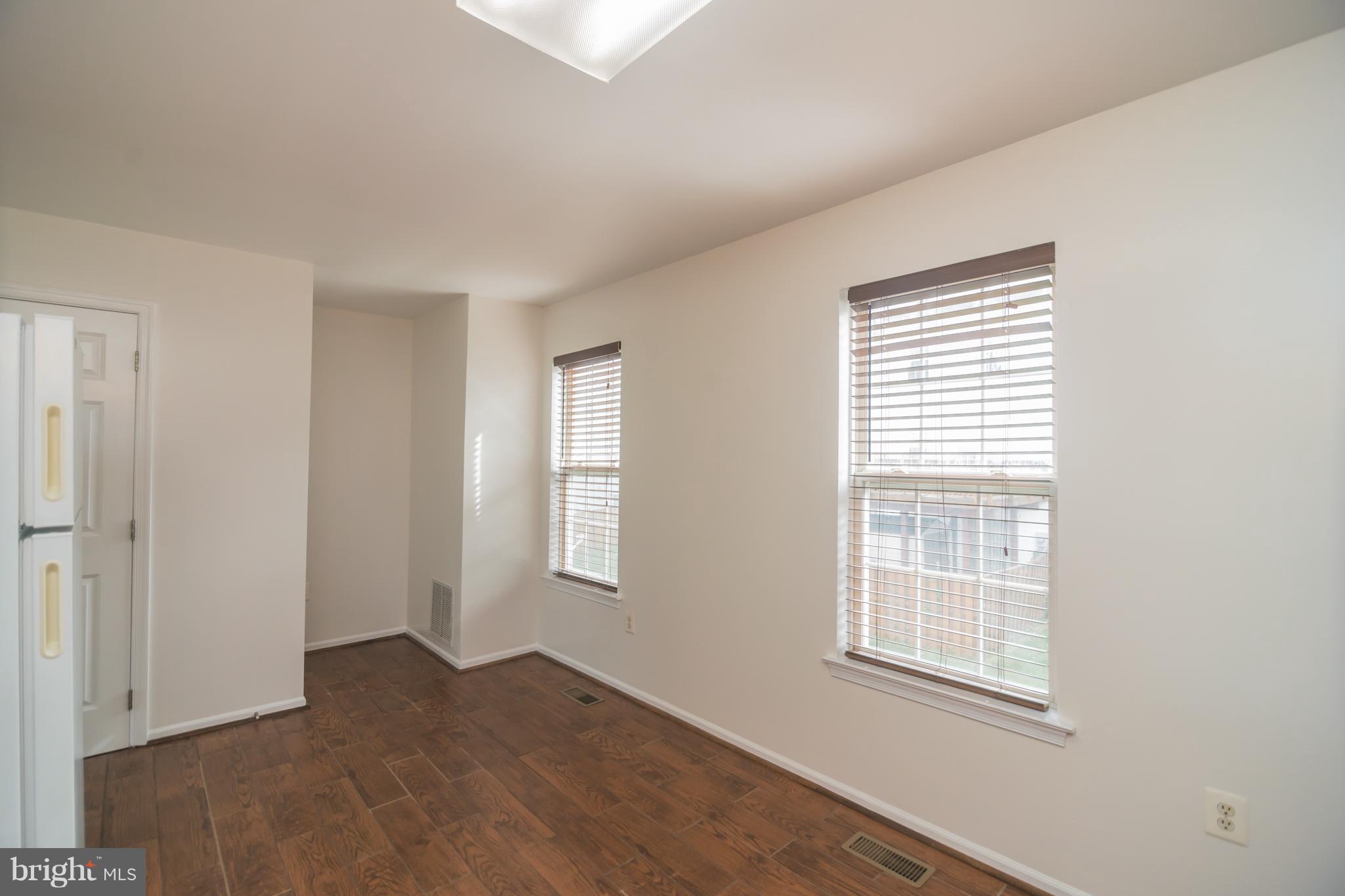 7311 Gateside Place Springfield, VA 22150 - Photo 12 of 30 an empty room with windows