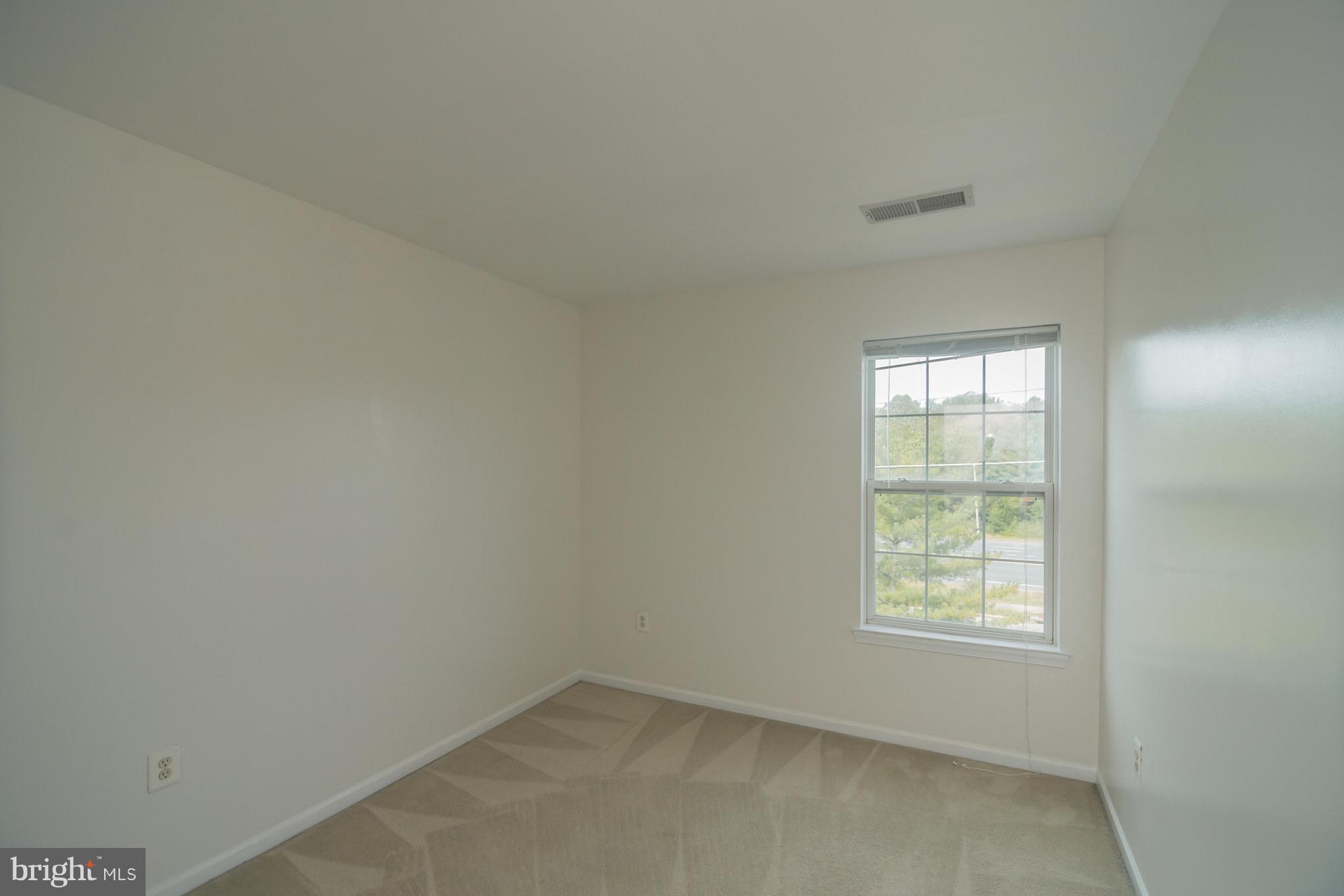 7311 Gateside Place Springfield, VA 22150 - Photo 25 of 30 an empty room with a window