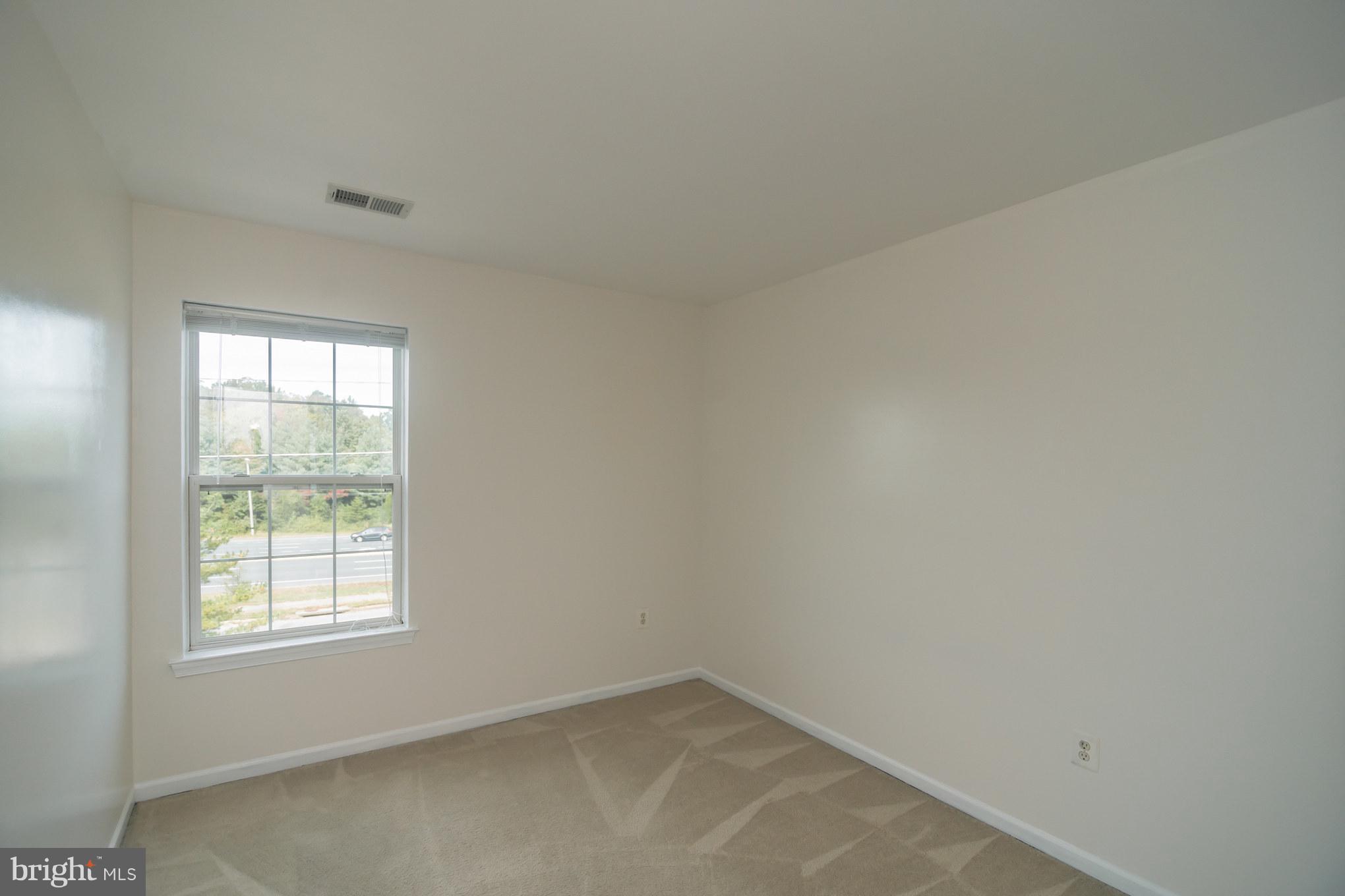 7311 Gateside Place Springfield, VA 22150 - Photo 26 of 30 an empty room with a window