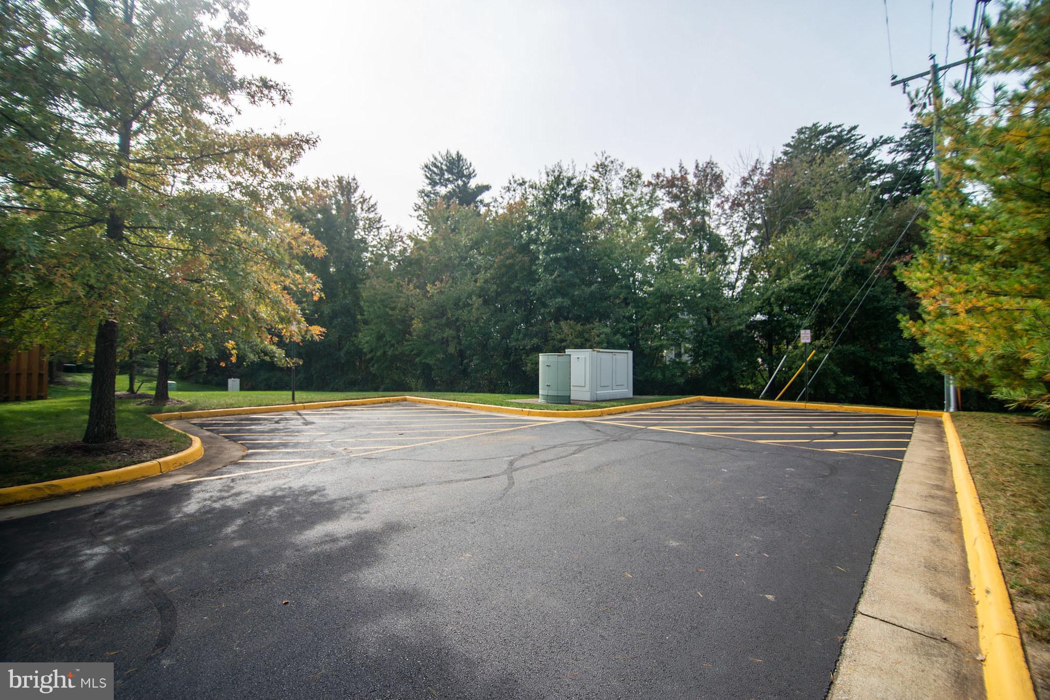 7311 Gateside Place Springfield, VA 22150 - Photo 28 of 30 a view of a swimming pool with a yard