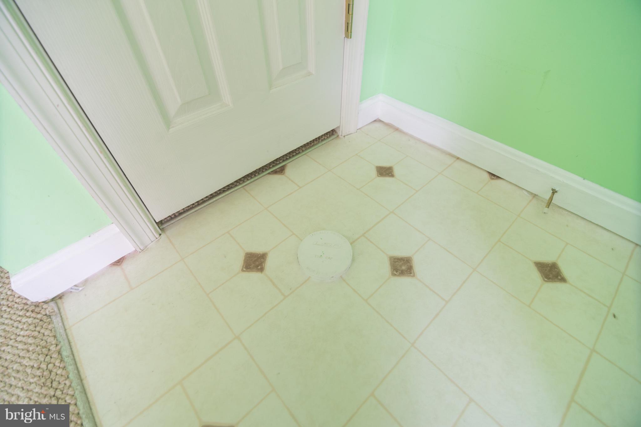 7311 Gateside Place Springfield, VA 22150 - Photo 6 of 30 a view of a bathroom