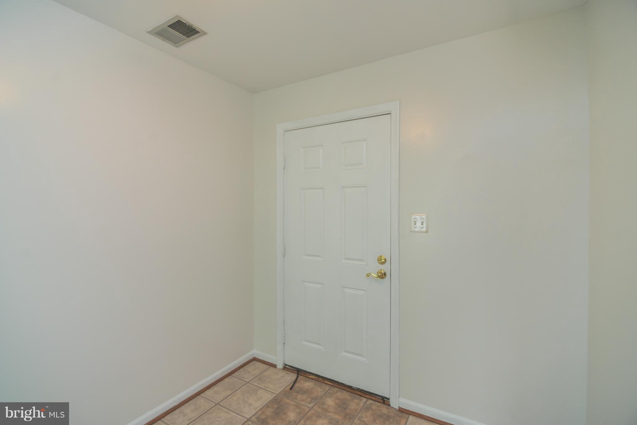 7311 Gateside Place Springfield, VA 22150 - Photo 7 of 30 a view of small space