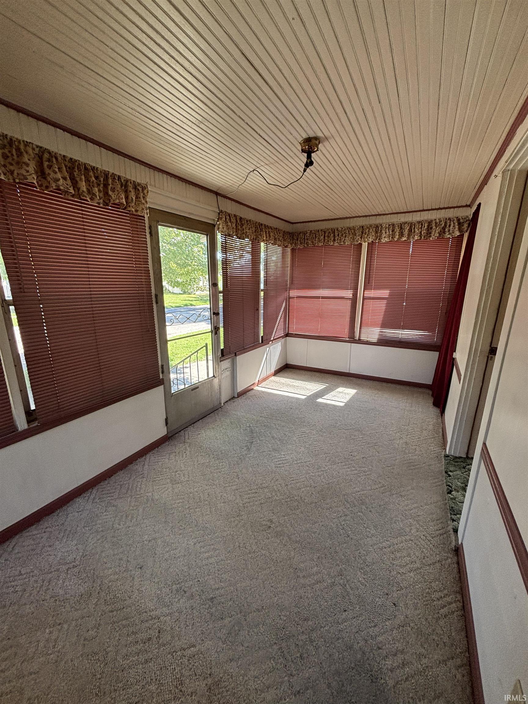 1433 Maple Row Elkhart, IN 46514 - Photo 8 of 16