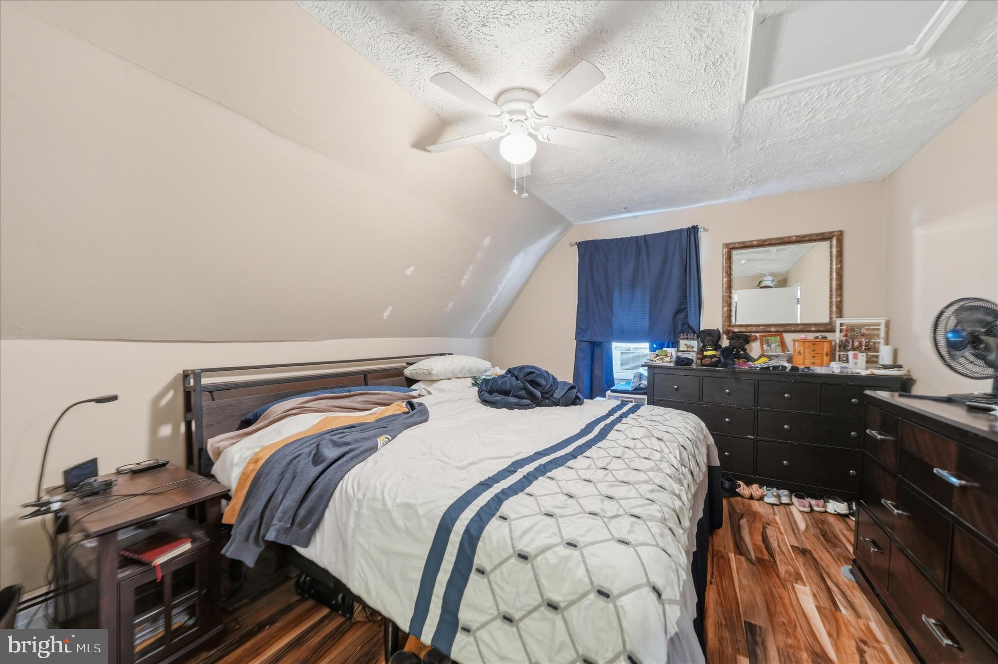 20800 Whites Ferry Road Poolesville, MD 20837 - Photo 49 of 94 Bedroom