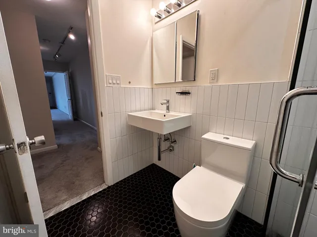 $2,400 | 10619 Montrose Avenue, Unit 202, Bethesda, MD 20814