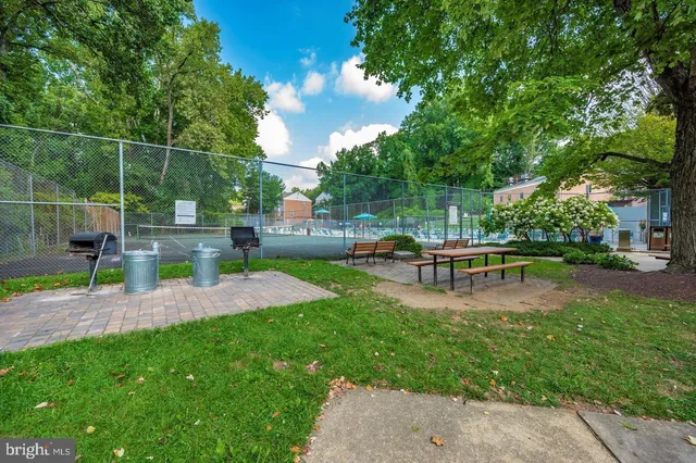 $2,400 | 10619 Montrose Avenue, Unit 202, Bethesda, MD 20814