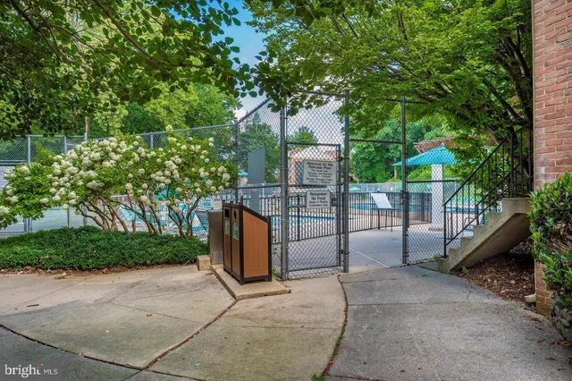 $2,400 | 10619 Montrose Avenue, Unit 202, Bethesda, MD 20814