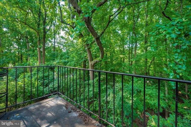 $2,400 | 10619 Montrose Avenue, Unit 202, Bethesda, MD 20814