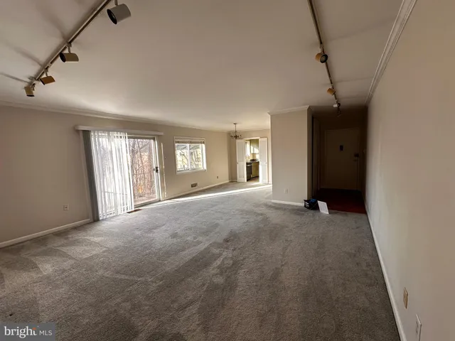 $2,400 | 10619 Montrose Avenue, Unit 202, Bethesda, MD 20814