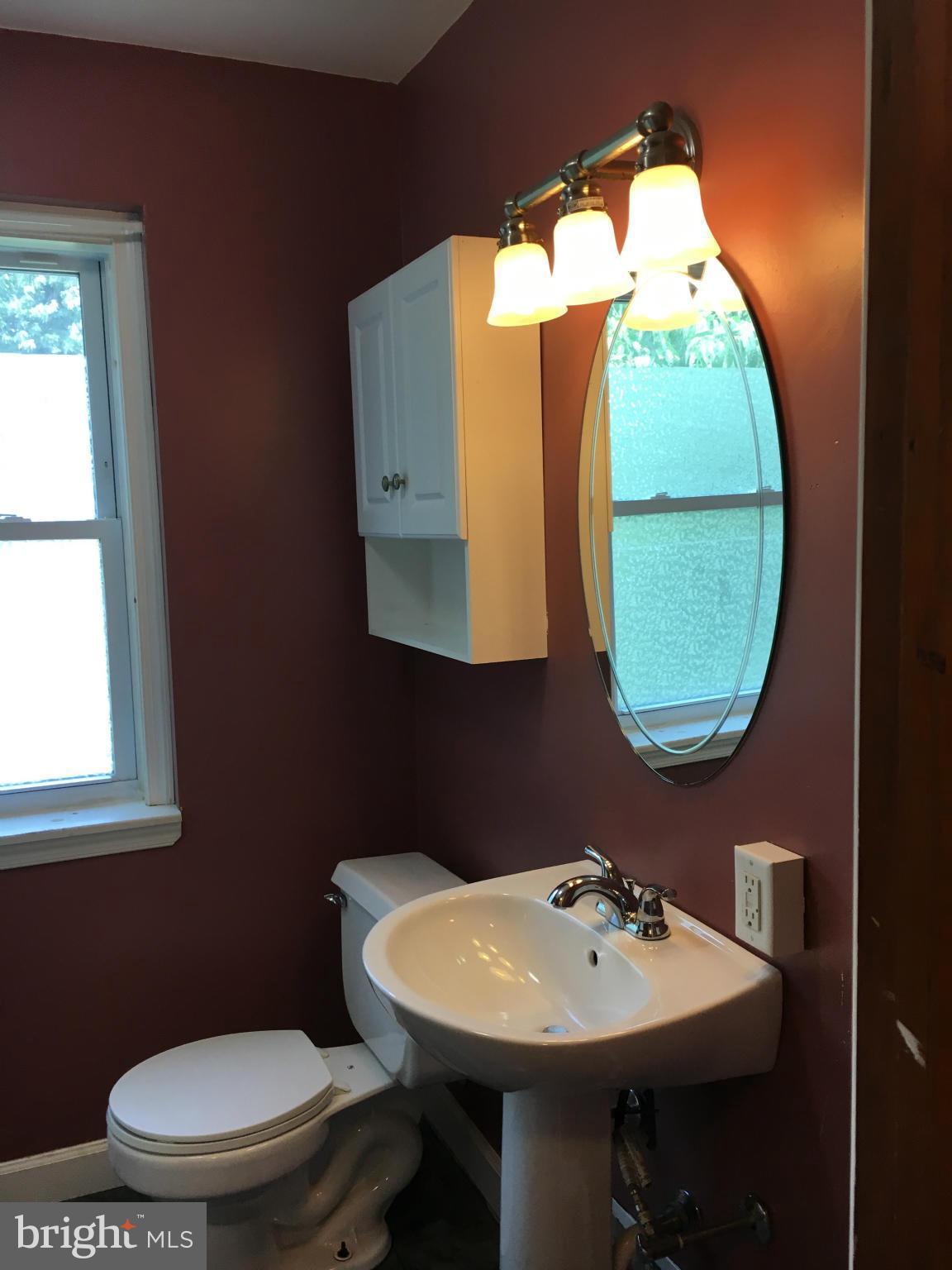 8425 Rugby Road Pasadena, MD 21122 - Photo 18 of 30 Bath