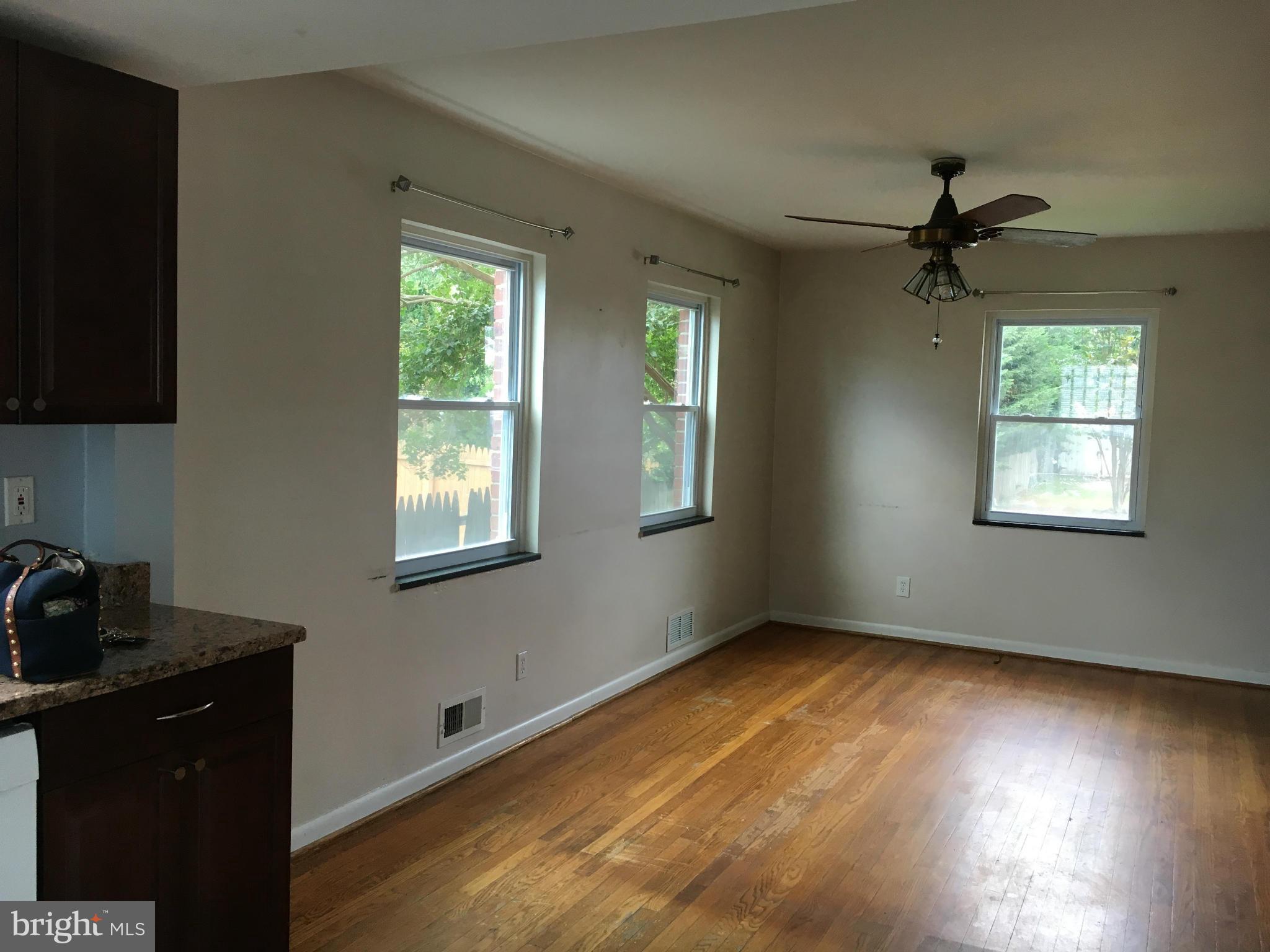 8425 Rugby Road Pasadena, MD 21122 - Photo 4 of 30 Living Room