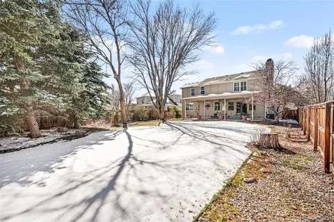 a view of a yard with a house