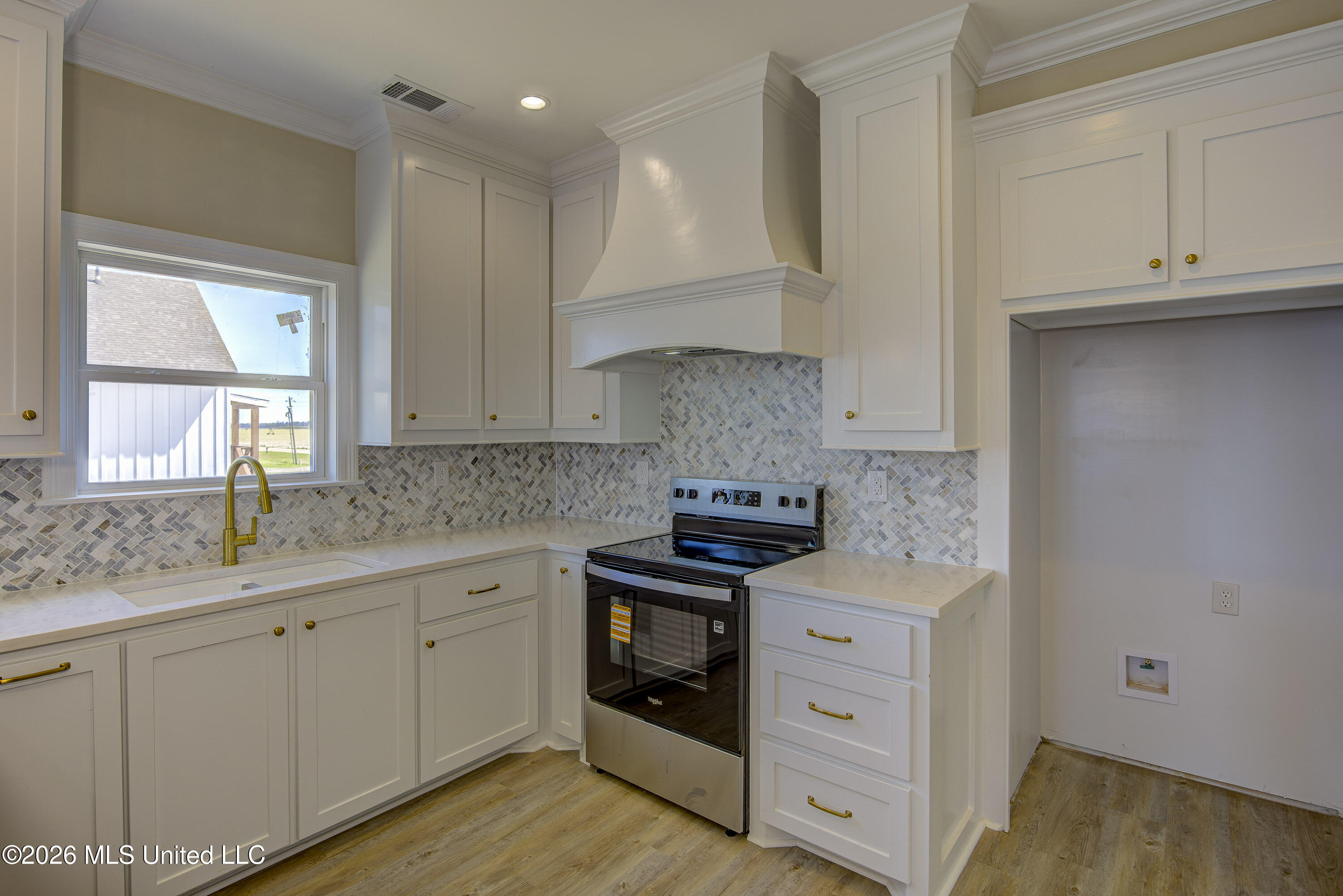 2410 Eagle Lake Shore Road Vicksburg, MS 39183 - Photo 12 of 55 Open Kitchen 3