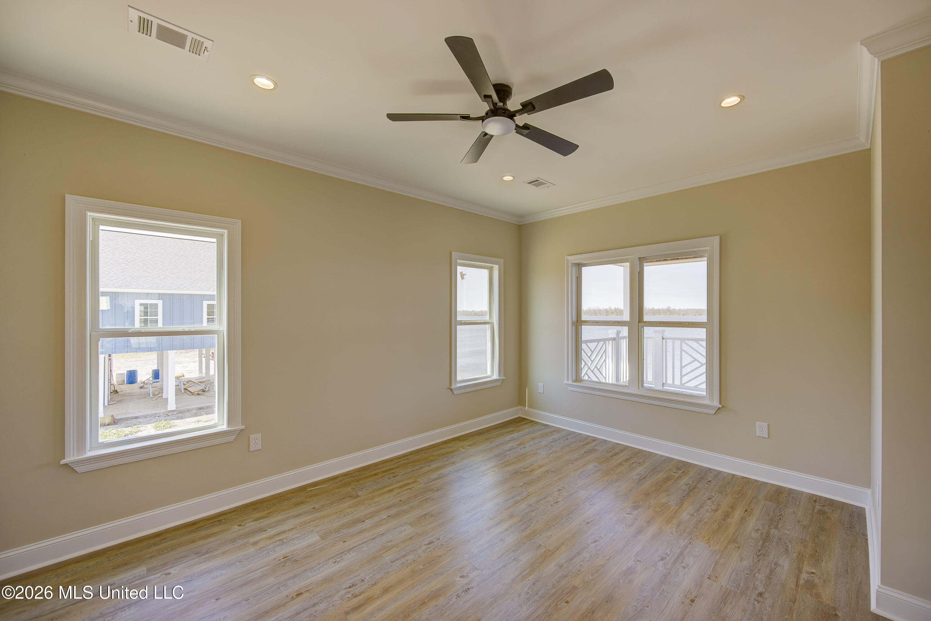 2410 Eagle Lake Shore Road Vicksburg, MS 39183 - Photo 18 of 55 Primary Bedroom 1