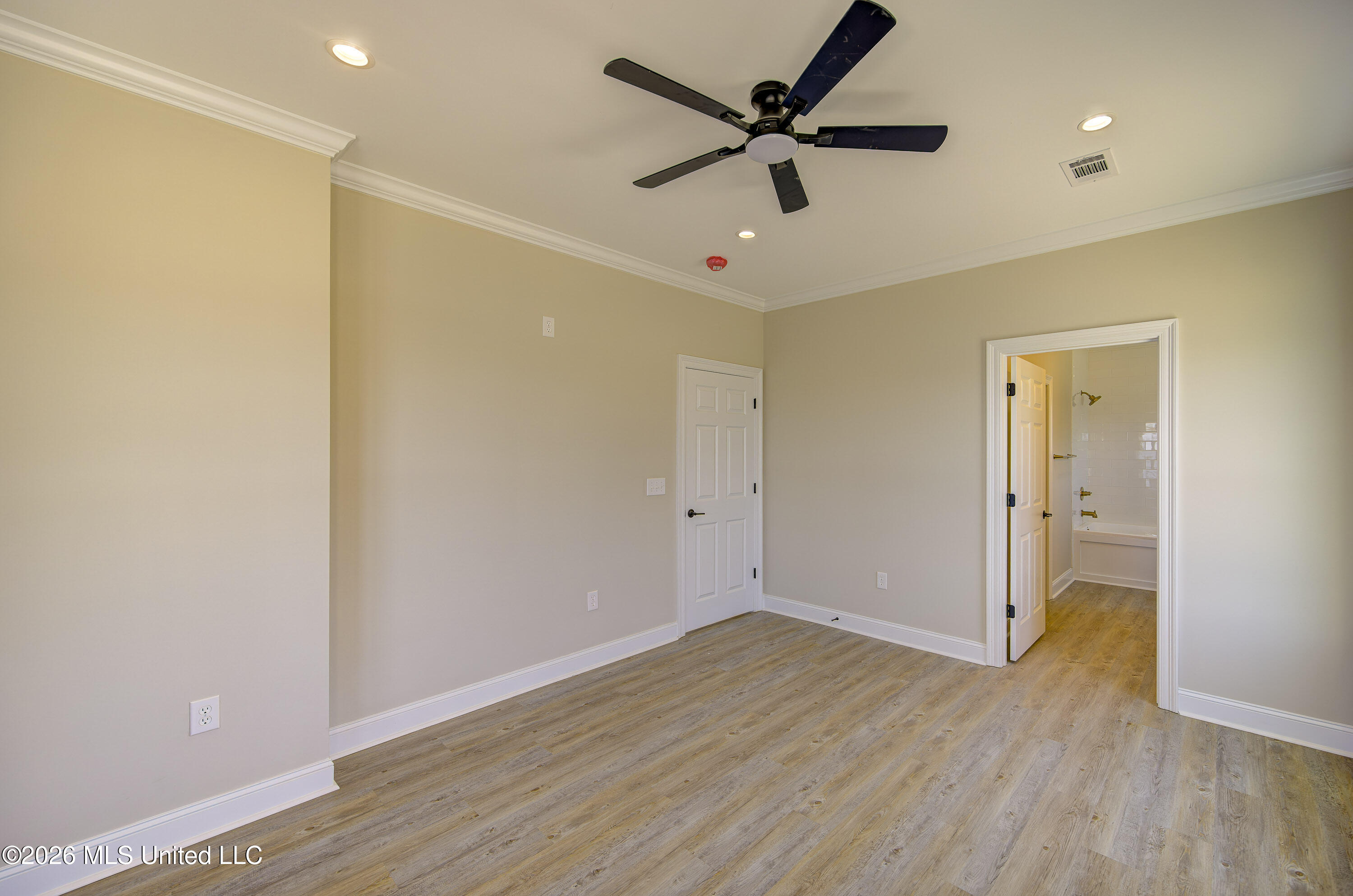 2410 Eagle Lake Shore Road Vicksburg, MS 39183 - Photo 20 of 55 Primary Bedroom 3 and Ensuite Bath