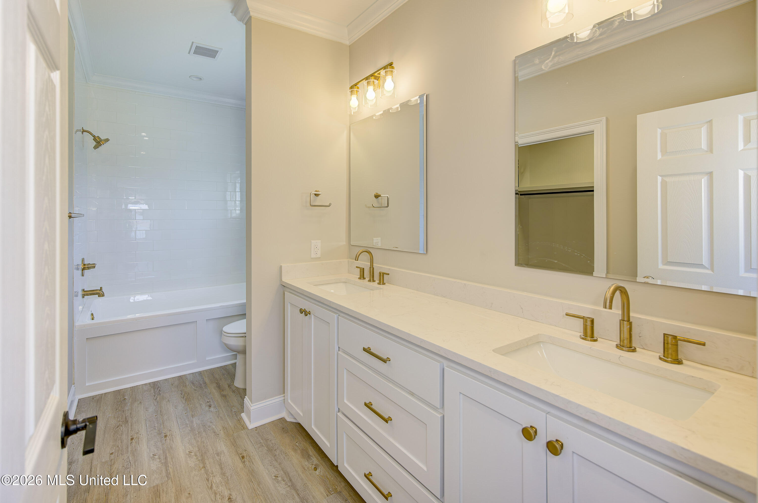 2410 Eagle Lake Shore Road Vicksburg, MS 39183 - Photo 21 of 55 Primary Bathroom 1