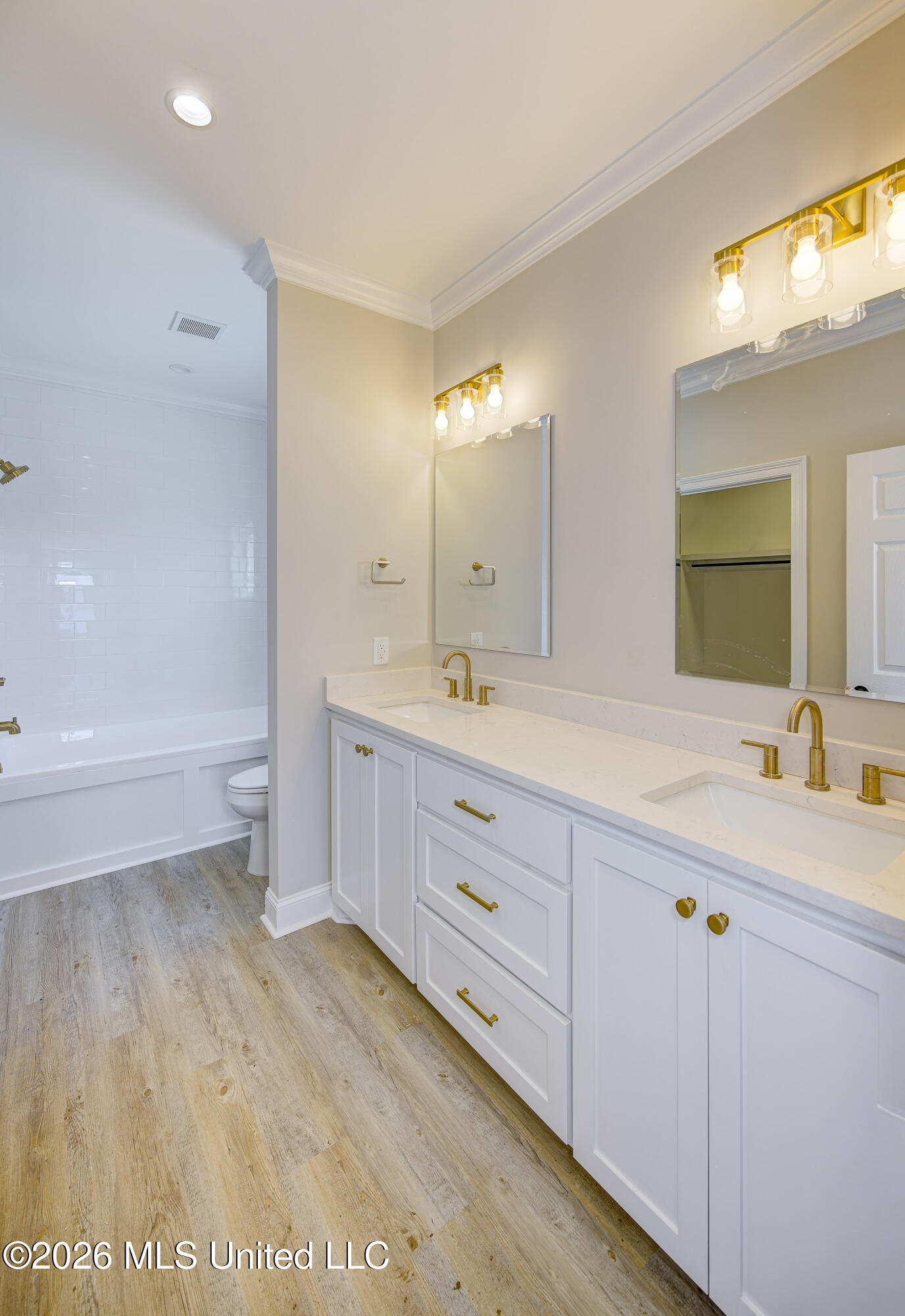 2410 Eagle Lake Shore Road Vicksburg, MS 39183 - Photo 22 of 55 Primary Bathroom 2