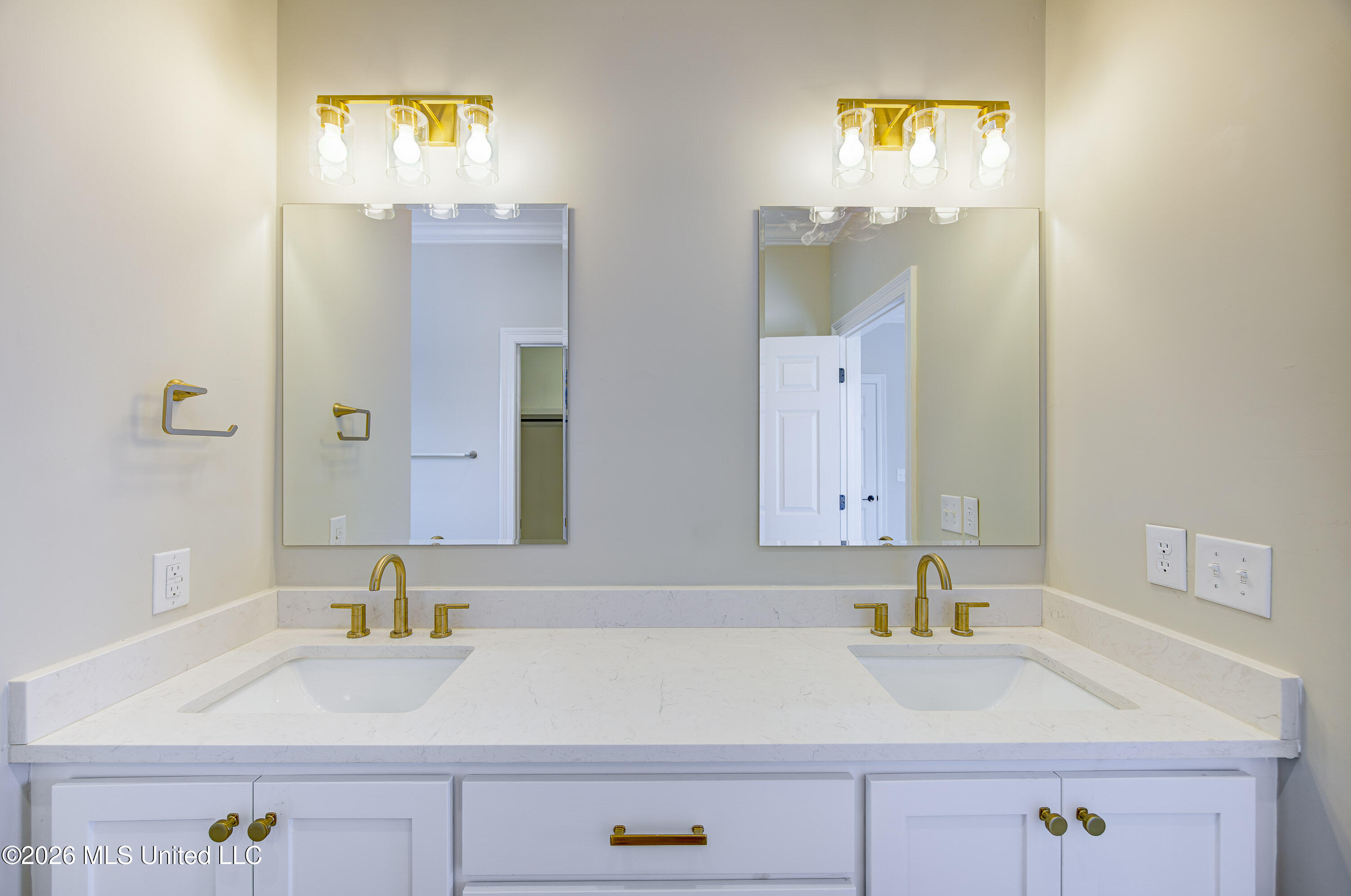 2410 Eagle Lake Shore Road Vicksburg, MS 39183 - Photo 24 of 55 Primary Bathroom 4