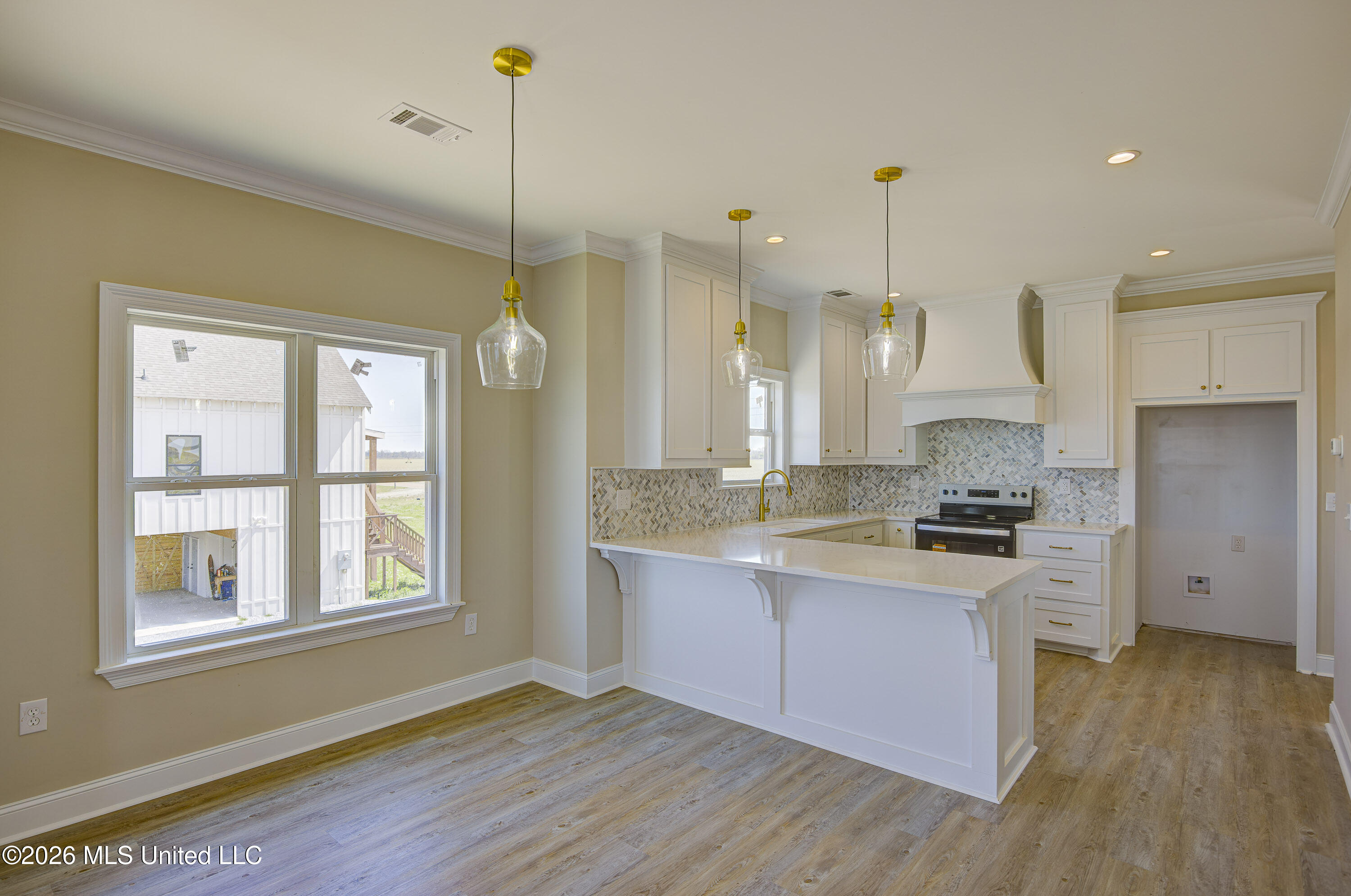 2410 Eagle Lake Shore Road Vicksburg, MS 39183 - Photo 9 of 55 Open Living Space 2