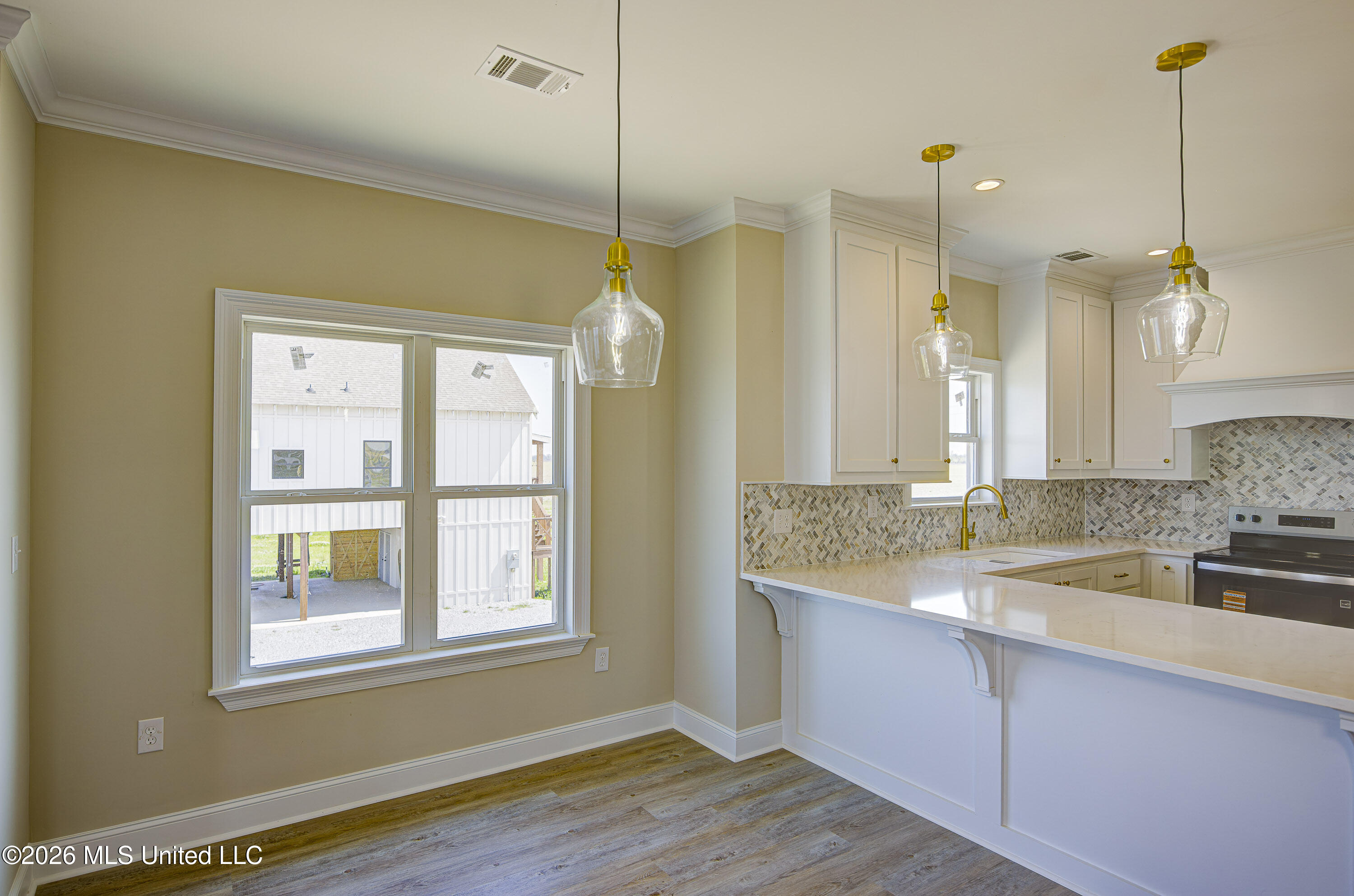 2410 Eagle Lake Shore Road Vicksburg, MS 39183 - Photo 10 of 55 Open Dining Area