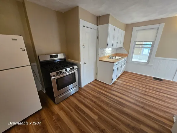 $2,300 | 234 Nahatan Street, Unit 1, Norwood, MA 02062