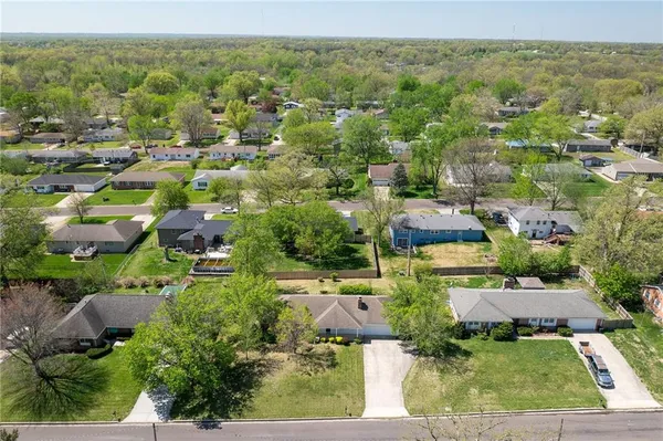 $359,000 | 1800 Country Club Drive, Chillicothe, MO 64601