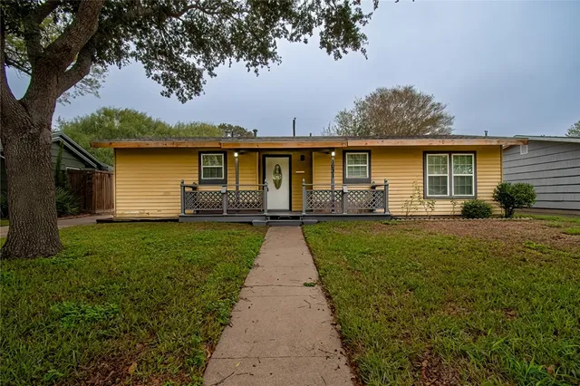 $164,000 | 1031 Wilshire Place, Corpus Christi, TX 78411
