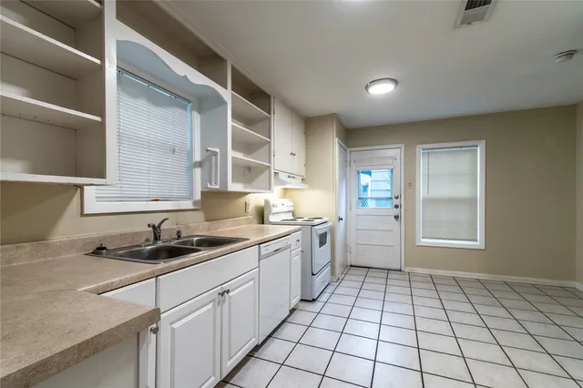 $164,000 | 1031 Wilshire Place, Corpus Christi, TX 78411