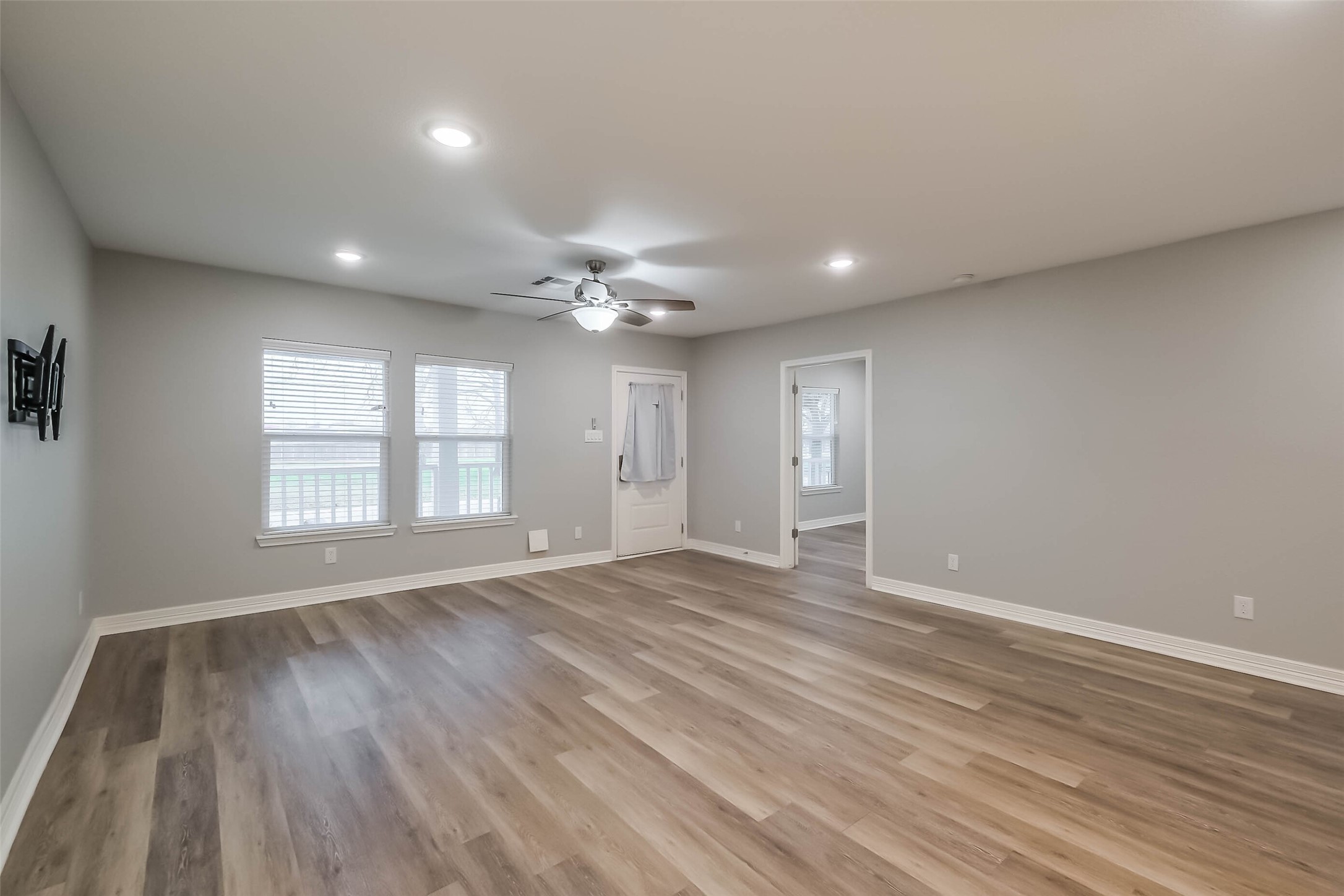 809 Vincent Street Houston, TX 77009 - Photo 4 of 37