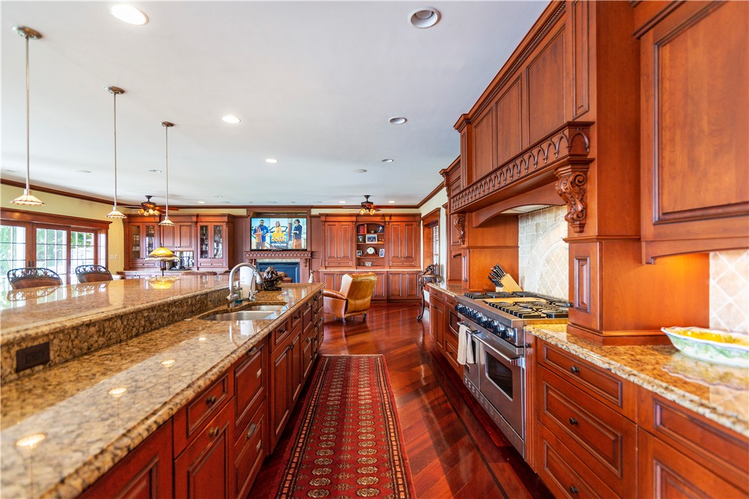 68 Melbourn Road Warwick, RI 02886 - Photo 15 of 50