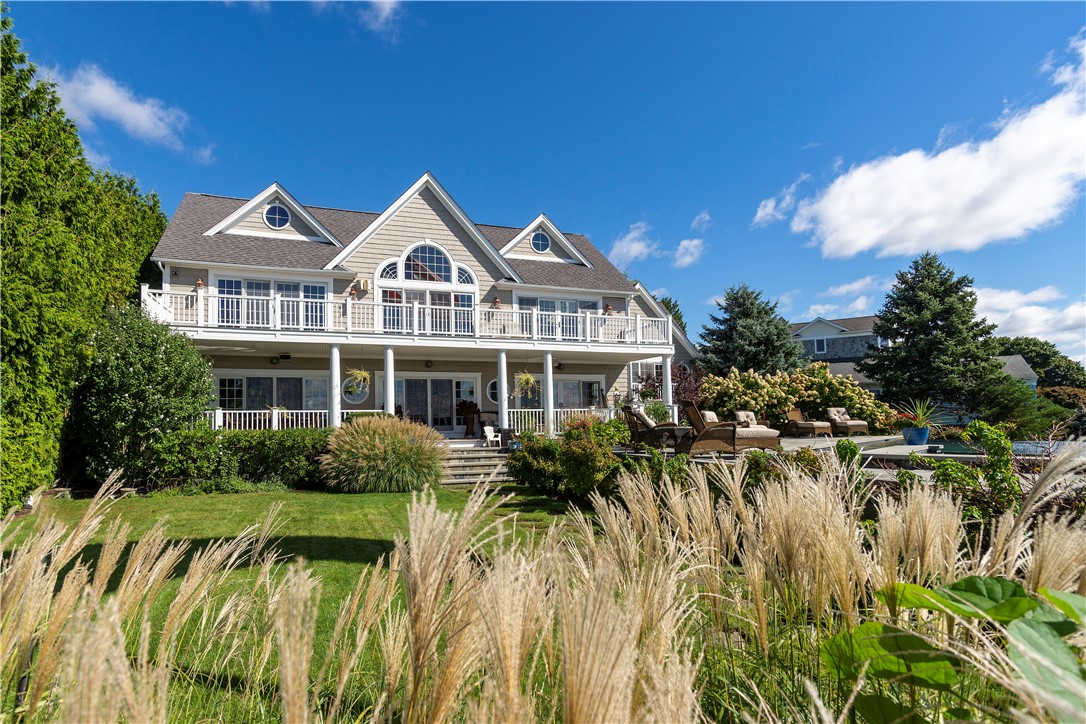 68 Melbourn Road Warwick, RI 02886 - Photo 3 of 50