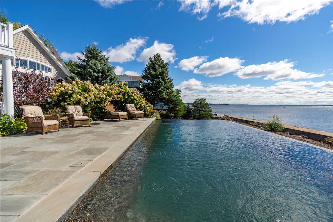 68 Melbourn Road Warwick, RI 02886 - Photo 4 of 50