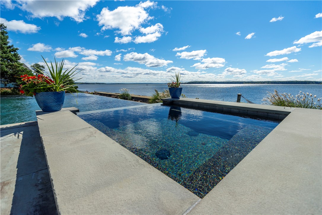 68 Melbourn Road Warwick, RI 02886 - Photo 5 of 50