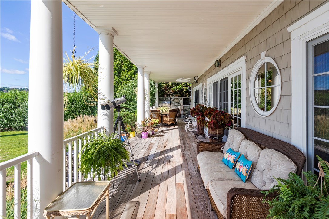 68 Melbourn Road Warwick, RI 02886 - Photo 6 of 50