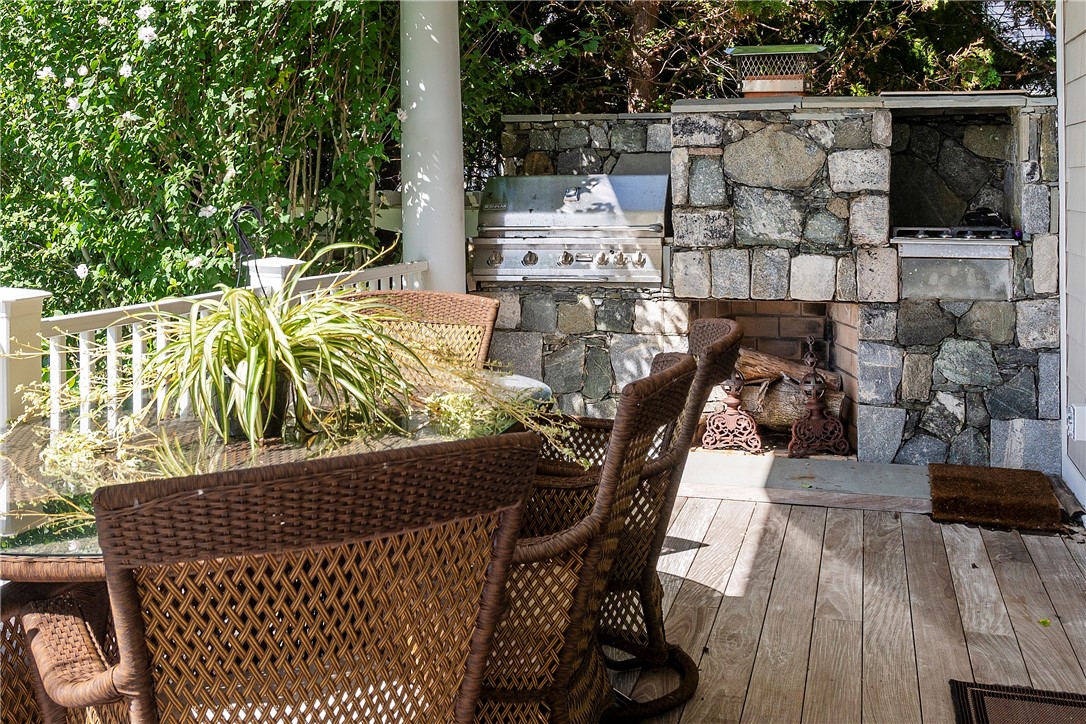 68 Melbourn Road Warwick, RI 02886 - Photo 8 of 50