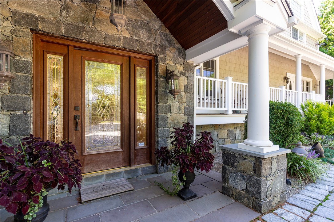 68 Melbourn Road Warwick, RI 02886 - Photo 10 of 50