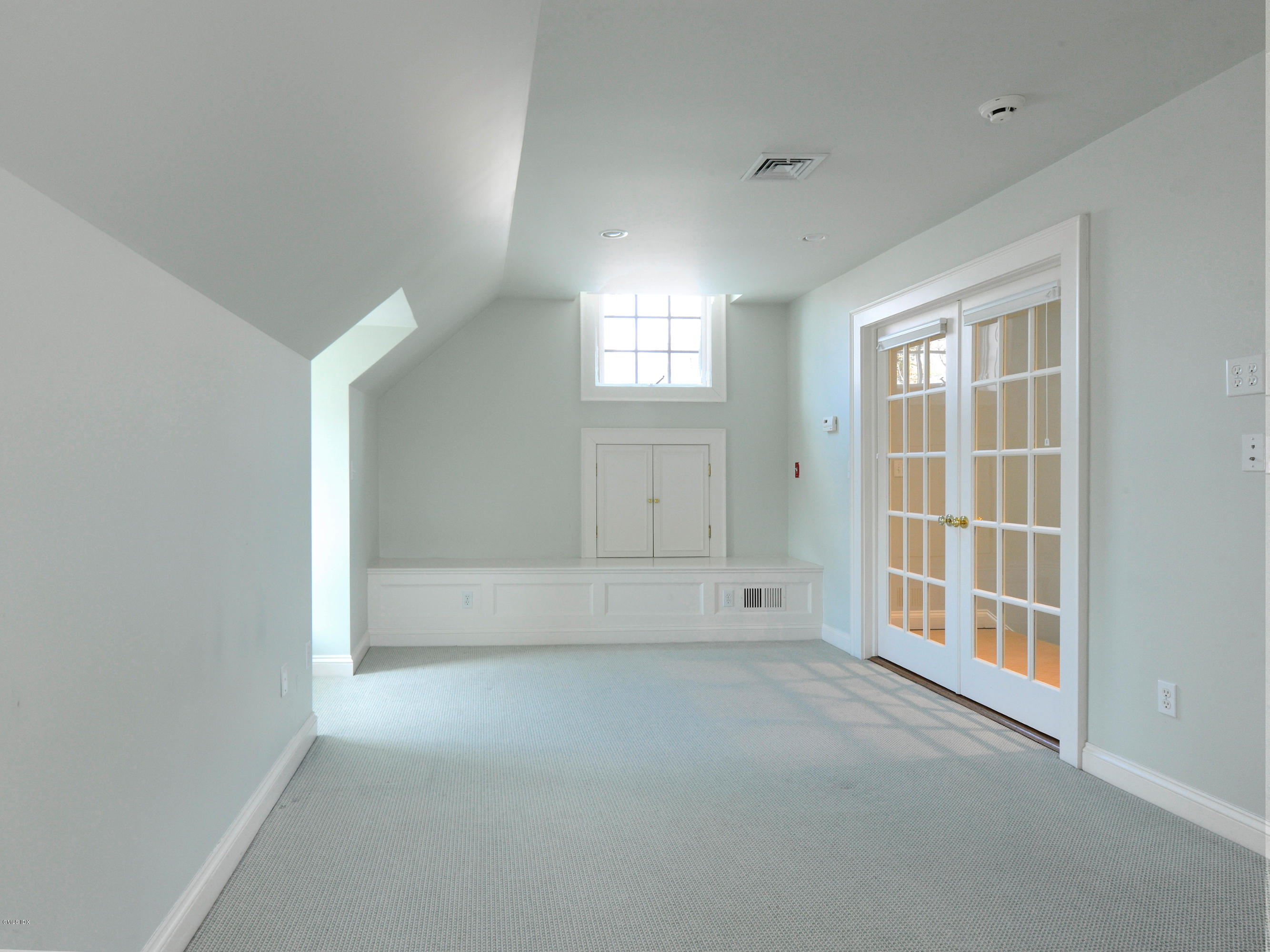 23 Pierce Road Riverside, CT 06878 - Photo 16 of 26 an empty room with windows