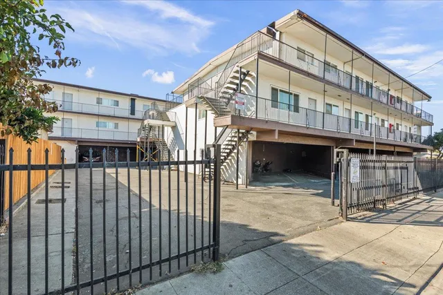 a picture of city view