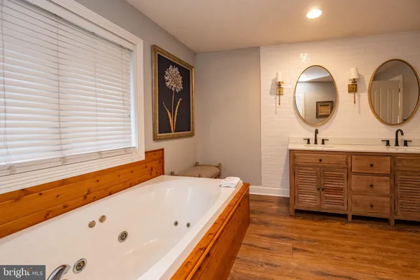 a en suite bathroom with a sink and mirror