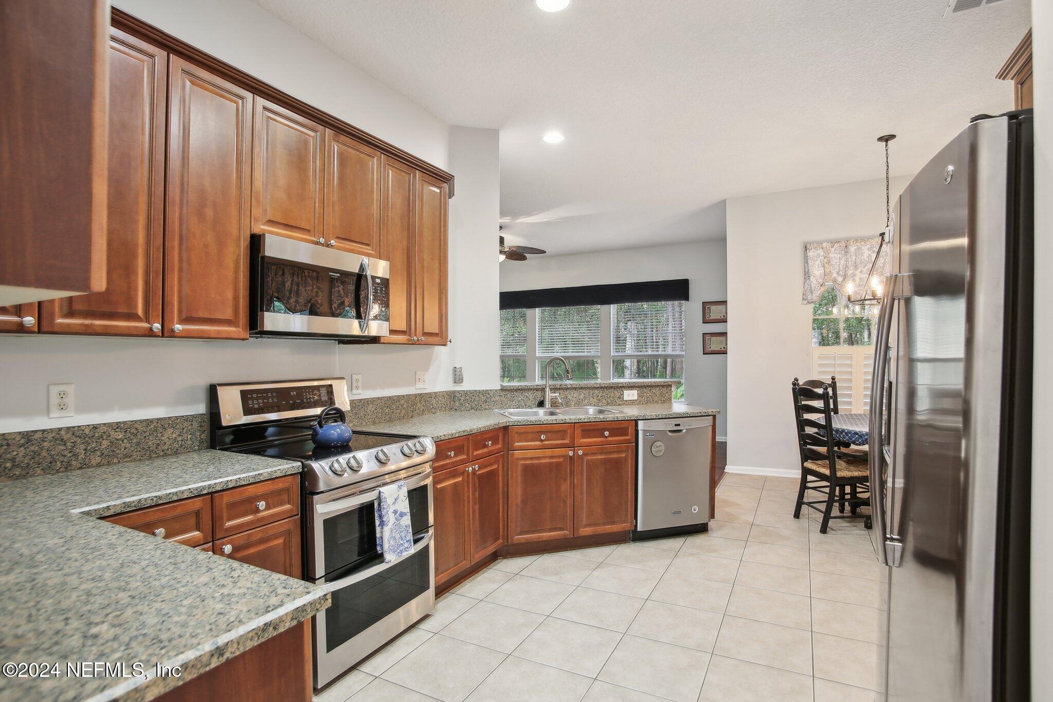 2416 Country Side Drive Fleming Island, FL 32003 - Photo 10 of 52 Kitchen
