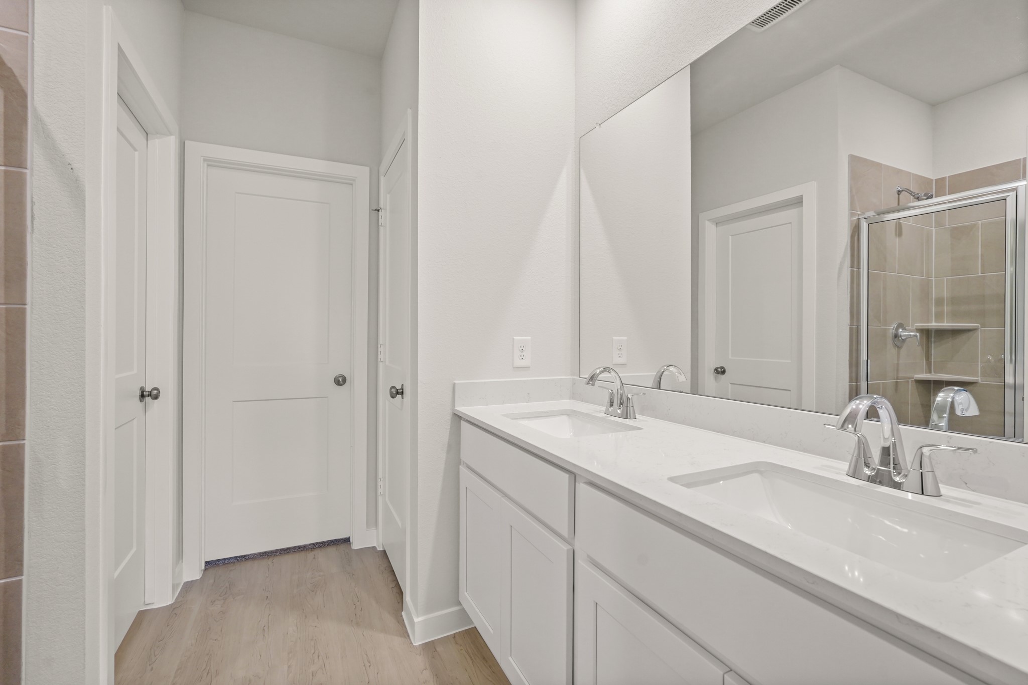 113 Rising Cedar Lane Hockley, TX 77447 - Photo 15 of 27 a bathroom with a sink and a mirror