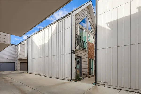 $2,695 | 3411 Albion Street, Unit 22, Denver, CO 80207