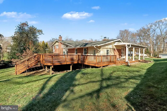 a view of a house with a big yard
