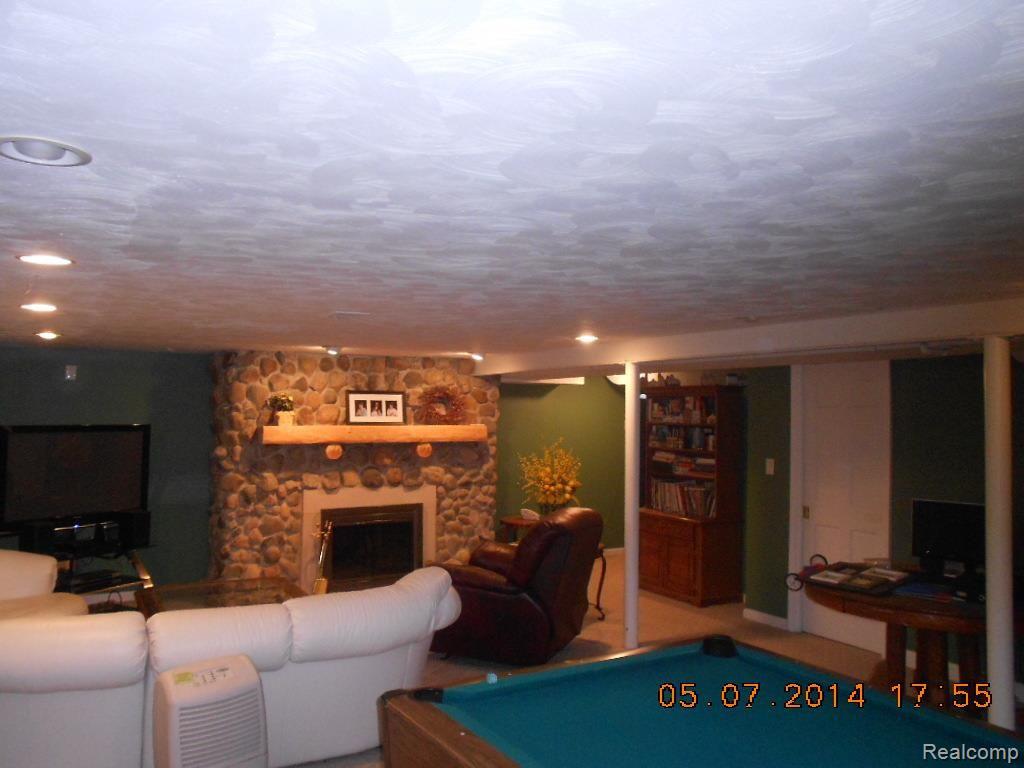 70 Clairview Road Grosse Pointe, MI 48236 - Photo 17 of 26 029.jpg