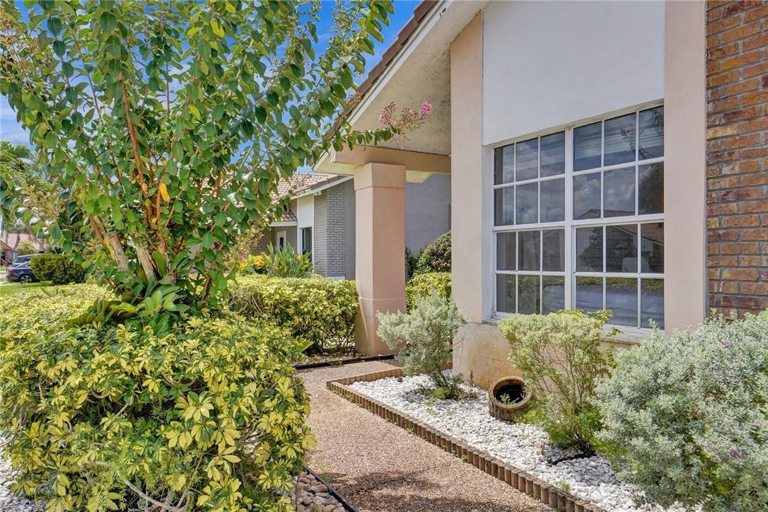 10066 Camelback Lane Boca Raton, FL 33498 - Photo 28 of 34 a front view of a house with plants