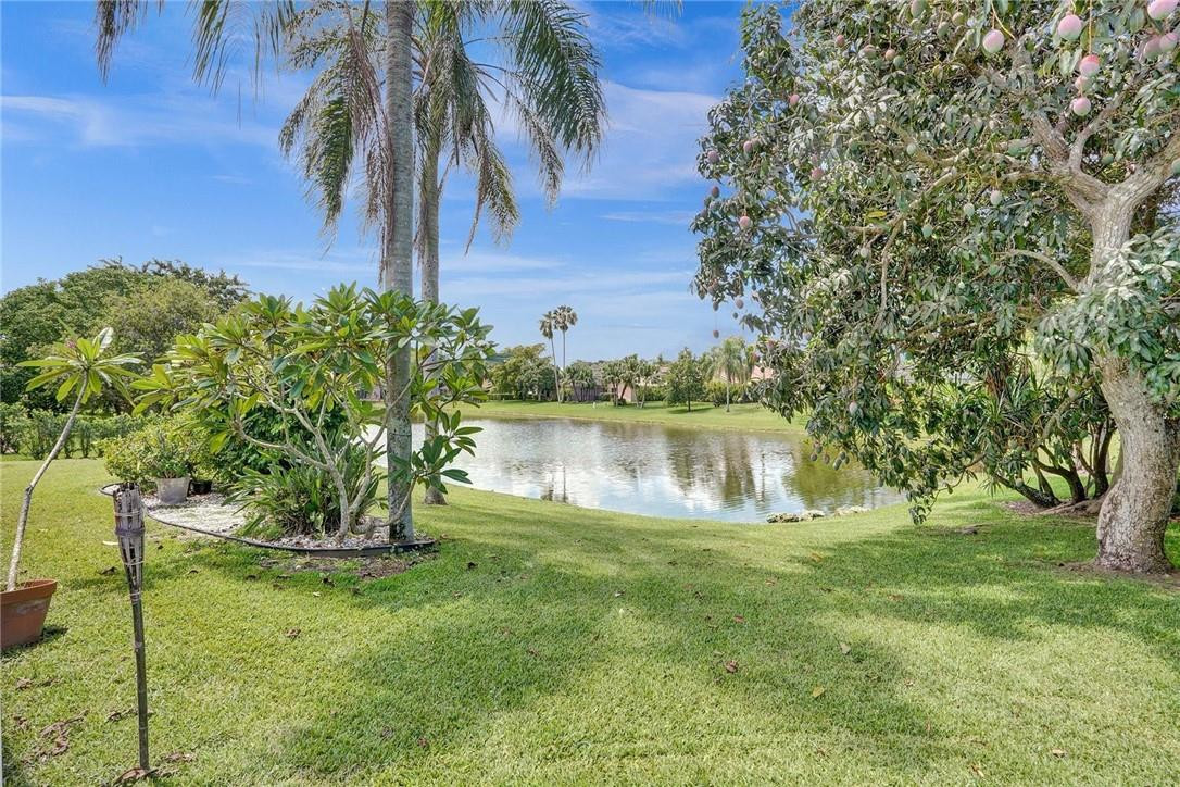 10066 Camelback Lane Boca Raton, FL 33498 - Photo 3 of 34 a backyard of a house with lots of green space