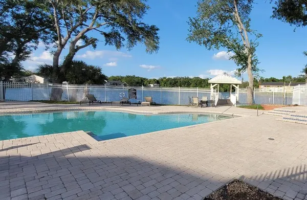 $125,000 | 302 Lake Parsons Green, Unit 102, Brandon, FL 33511