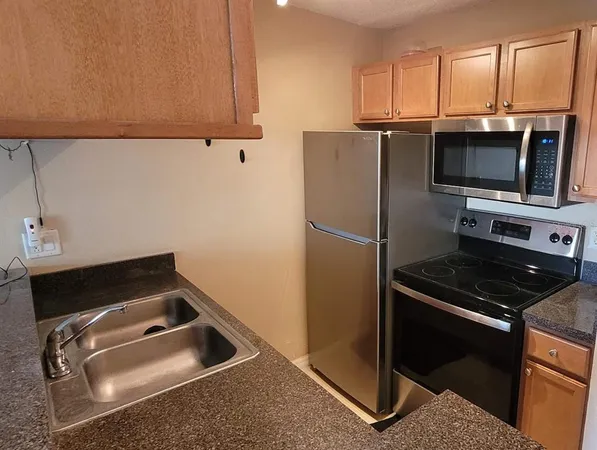 $125,000 | 302 Lake Parsons Green, Unit 102, Brandon, FL 33511