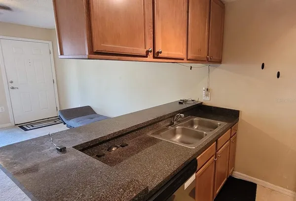 $125,000 | 302 Lake Parsons Green, Unit 102, Brandon, FL 33511